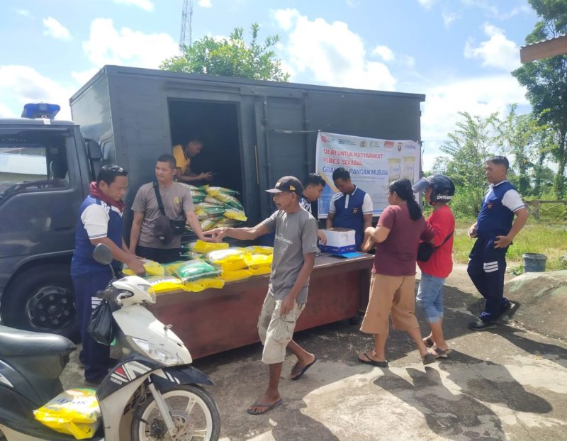 Foto : Polres Sekadau Melasanakan kegiatan GPM yang digelar di Pos Polisi Simpang Empat Kayu Lapis, Desa Gonis Tekam, Kecamatan Sekadau Hilir.(3/10/2025)