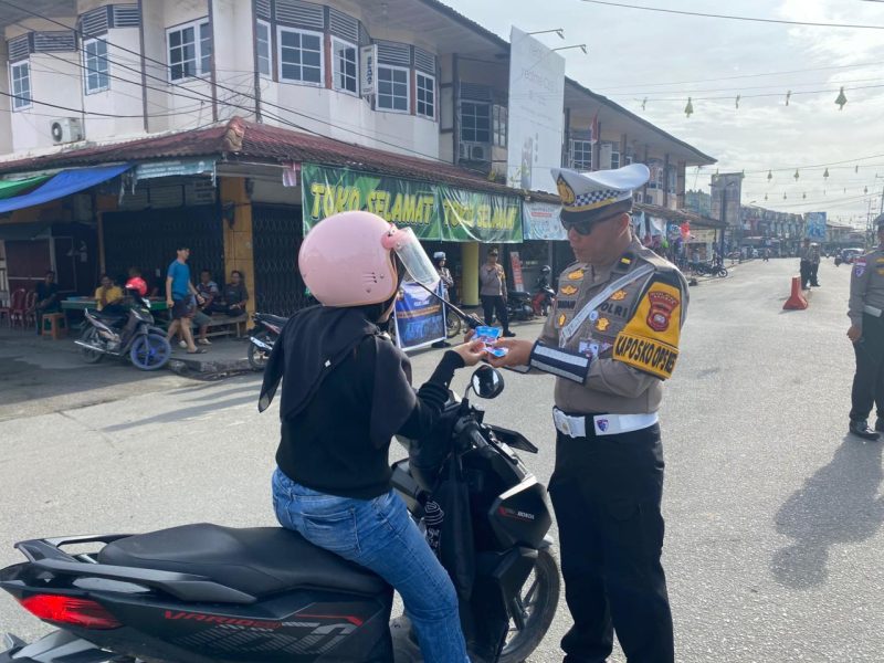 ‎Polres Sambas melaksanakan sosialisasi secara intensif terkait 10 sasaran prioritas penindakan selama Operasi Zebra Kapuas Tahun 2025. 

‎