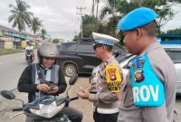 Polres Melawi melaksanakan kegiatan sosialisasi dan imbauan kepada pengendara mobil maupun sepeda motor, Rabu (19/11/2025).