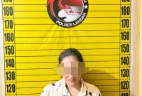 Potret Satresnarkoba Polres Landak menangkap pengedar narkotika yaitu seorang perempuan berinisial FS, dan sita menyita 16 paket sabu siap edar serta berbagai barang bukti.
