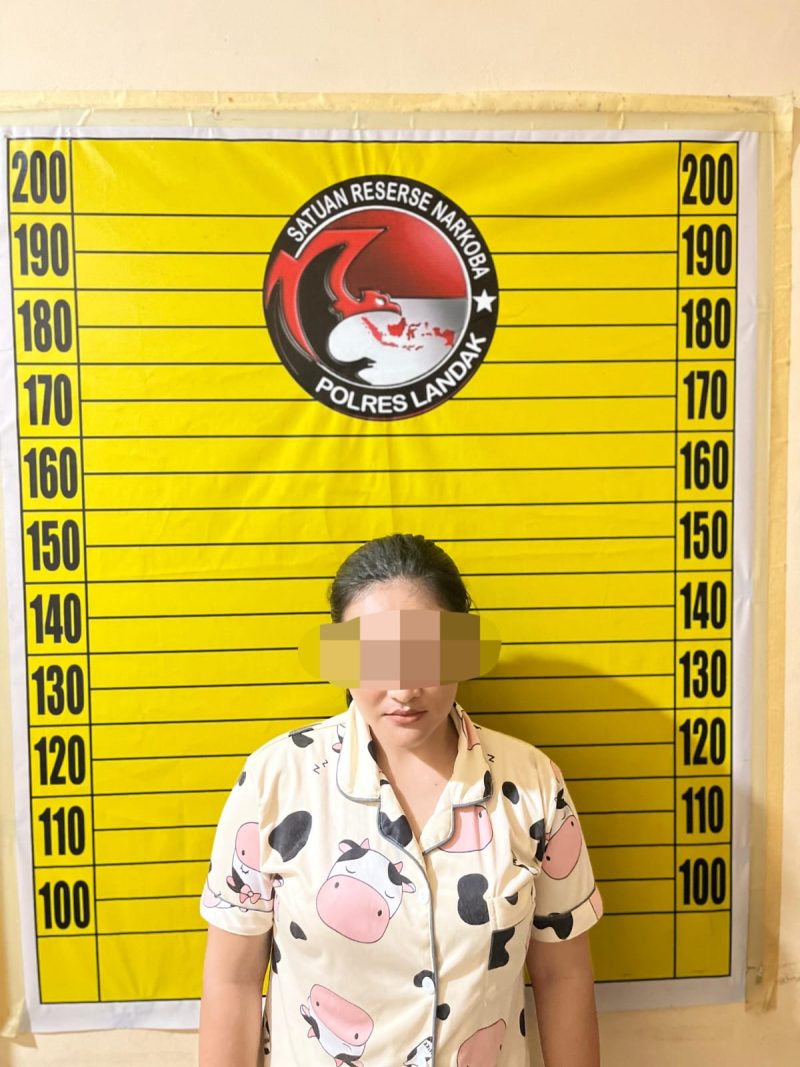 ‎Potret Satresnarkoba Polres Landak menangkap pengedar narkotika yaitu seorang perempuan berinisial FS, dan sita menyita 16 paket sabu siap edar serta berbagai barang bukti.

‎