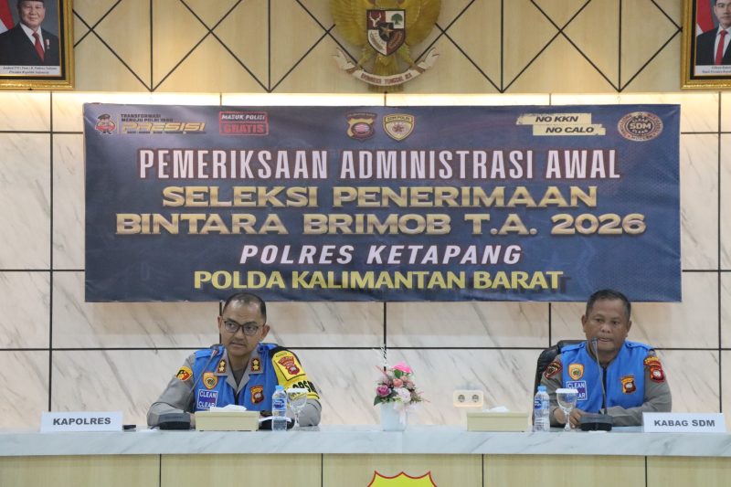 ‎Kapolres Ketapang AKBP Muhammad Harris, S.H., S.I.K., M.I.K., CPHR bersama Kabag SDM Polres Ketapang AKP Aris Pramuji Widodo, S.A.P memimpin kegiatan Pemeriksaan Administrasi (Rikmin) awal berkas Pendaftaran Bintara Brimob T.A. 2026 yang dilanjutkan dengan Sidang Kelulusan Rikmin awal, bertempat di Aula Polres Ketapang, Kamis (20/11/2025).