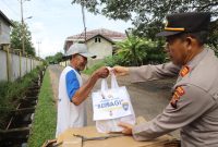 Satuan Pembinaan Masyarakat (Sat Binmas) kembali melaksanakan kegiatan sosial bertajuk Jum’at Berkah berupa paket sembako kepada masyarakat yang membutuhkan pada Jumat, 21 November 2025.