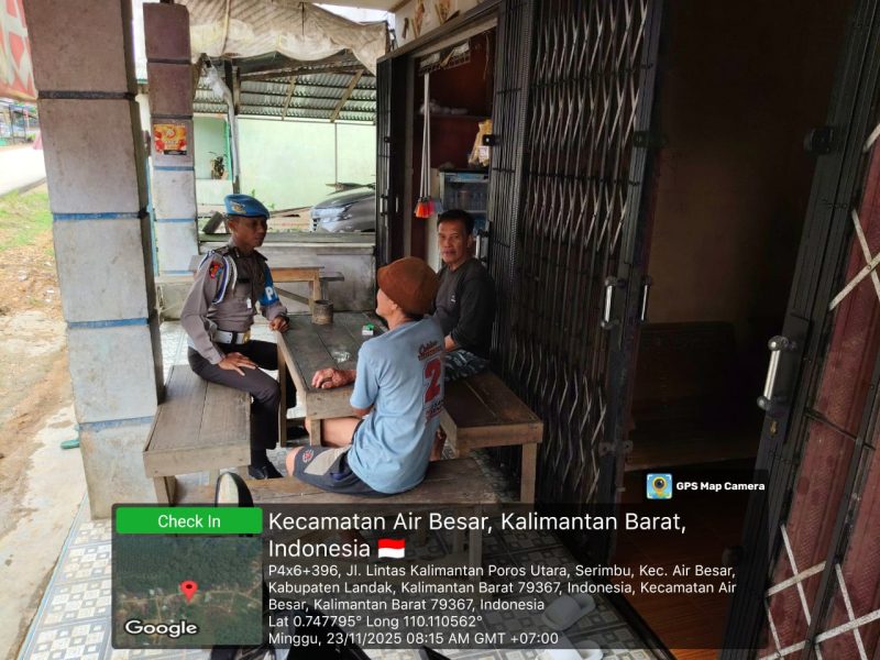‎Polsek Air Besar laksanakan Patroli siang hari rutin untuk memonitor situasi wilayah, memberikan rasa aman kepada warga, serta menekan peluang terjadinya tindak kriminal