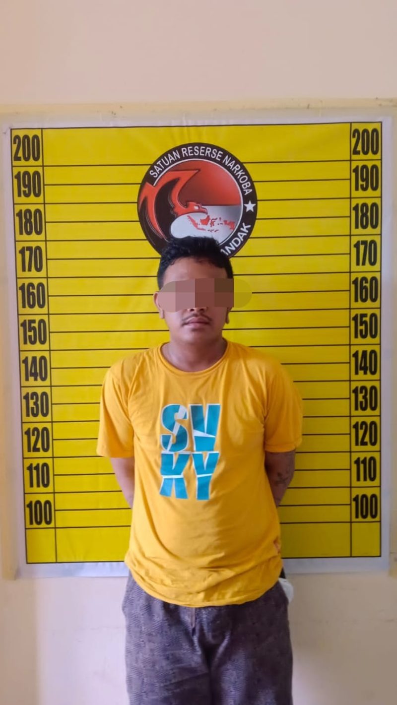 ‎Satuan Reserse Narkoba Polres Landak kembali berhasil menangkap pria berinisial DW pengedar shabu, yang beralamat di Dusun Hilir Tengah II, RT/RW 002/002, Desa Hilir Tengah, 