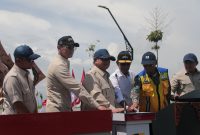 Presiden Republik Indonesia Prabowo Subianto meresmikan Jembatan Kabanaran di Bantul, Daerah Istimewa Yogyakarta, Rabu (19/11).

