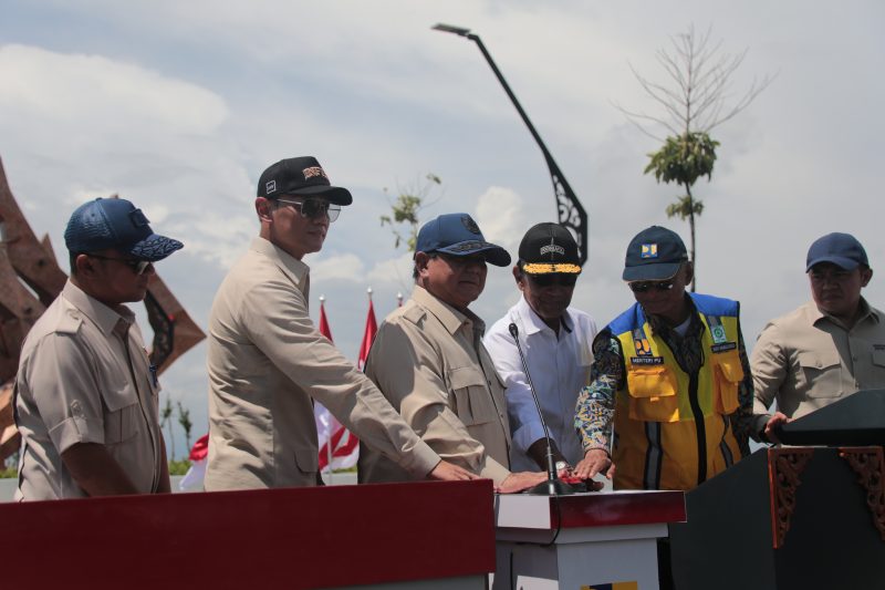 ‎Presiden Republik Indonesia Prabowo Subianto meresmikan Jembatan Kabanaran di Bantul, Daerah Istimewa Yogyakarta, Rabu (19/11).

‎