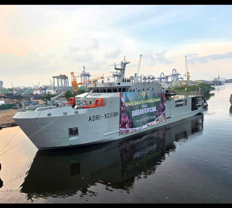 Untuk mencapai lokasi, prajurit harus memikul bantuan dan berjalan kaki puluhan kilometer dari titik terakhir yang masih dapat dilalui kendaraan. Adapun logistik yang dibawa meliputi 196 sak beras, 84 dus mi instan, 115 dus air mineral, 15 dus biskuit, serta tiga goni pakaian layak pakai.
