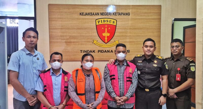 Kejari Ketapang Tetapkan tiga mantan perangkat Desa Riam Danau Kanan, Kecamatan Jelai Hulu, sebagai tersangka kasus korupsi Anggaran Pendapatan dan Belanja Desa (APBDes) tahun 2017-2022.