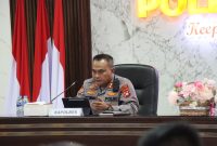 Kapolres Melawi AKBP Harris Batara Simbolon, S.I.K., S.H., M.Tr.Opsla memimpin langsung kegiatan Analisa dan Evaluasi (Anev) Bhabinkamtibmas jajaran Polres Melawi Tahun 2025 yang digelar di Aula Tribrata Polres Melawi. Senin (08/12).