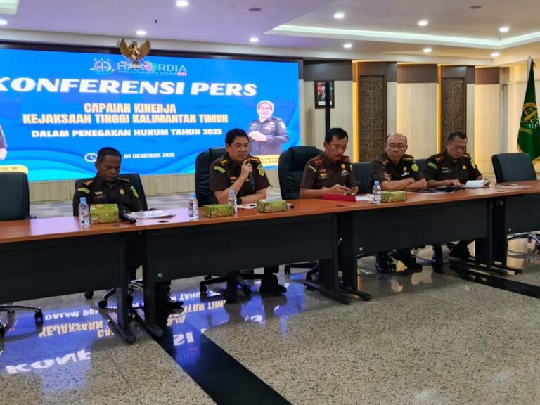 konferensi pers peringatan Hakordia 2025 dan pemaparan capaian kinerja Kejati Kaltim sepanjang tahun 2025 di Kantor Kejati Kaltim, Jalan Bung Tomo