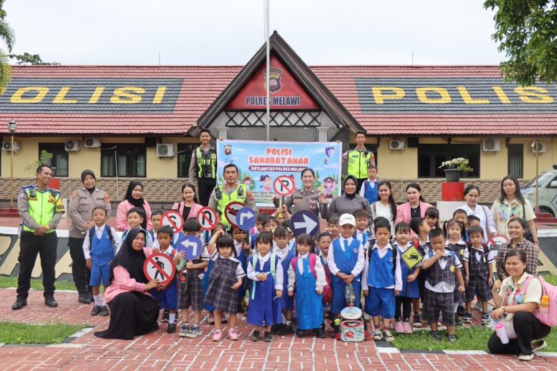 Anggota kepolisian Melawi melaksanakan kegiatan Edukasi di TK Dharma wanita dan TK Sun Flower nanga pinoh