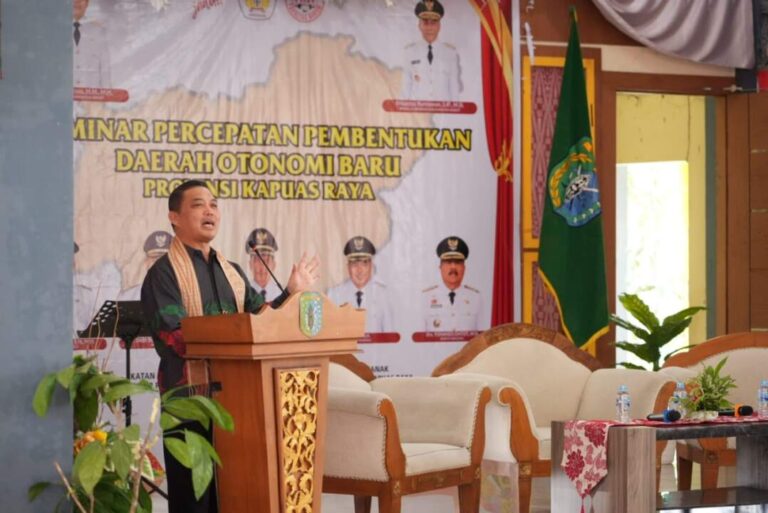 Seminar Penyusunan Kajian Akademis Pembentukan Provinsi Kapuas Raya di Pendopo Bupati Sintang, Kalbar, Sabtu (13/12/2025). (Adpim Pemprov Kalbar)
