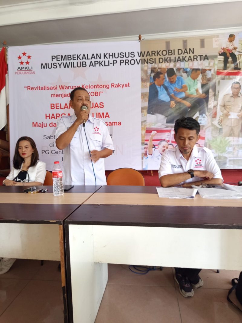 Ketua Umum APKLI-P., dr. Ali Mahsun ATMO, M. Biomed saat membuka Pembekalan Khusus WARKOBI (Warung Kelontong Betawi) dan Musywilub DKI di PG Center Jakarta, Sabtu, 13 Desember 2025.
