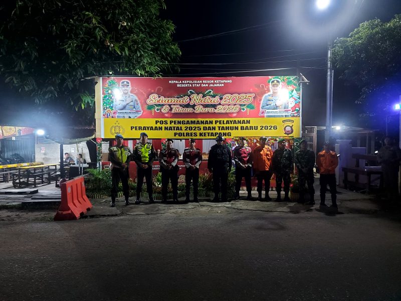Polres Ketapang bersama personel gabungan dari Brimob, TNI, BPBD, dan Satpol PP melaksanakan kegiatan Patroli Cipta Kondisi dengan menyasar sejumlah gereja, pos pengamanan Ops Lilin, serta pusat-pusat keramaian