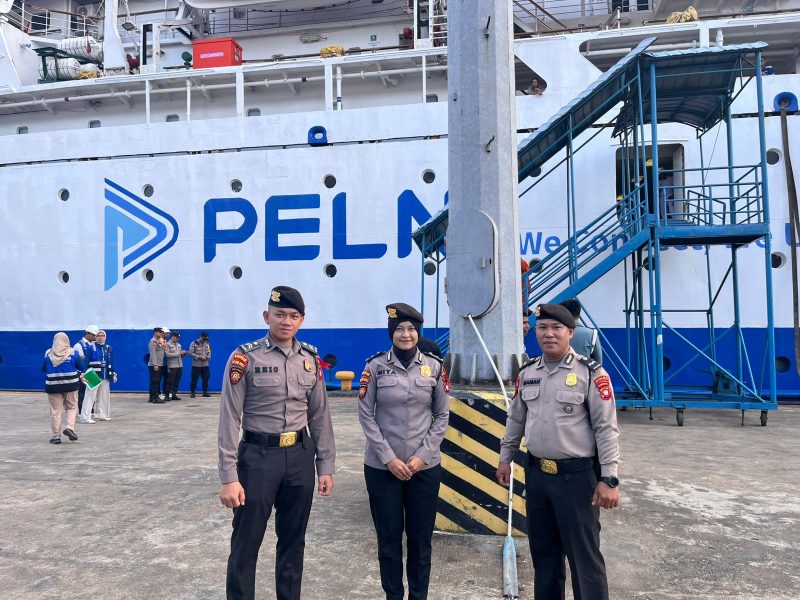 Satuan Tugas (Satgas) Ops Lilin Kapuas 2025 Polda Kalimantan Barat meningkatkan pelaksanaan patroli pengamanan dan kegiatan sterilisasi di sejumlah lokasi jalur arus mudik