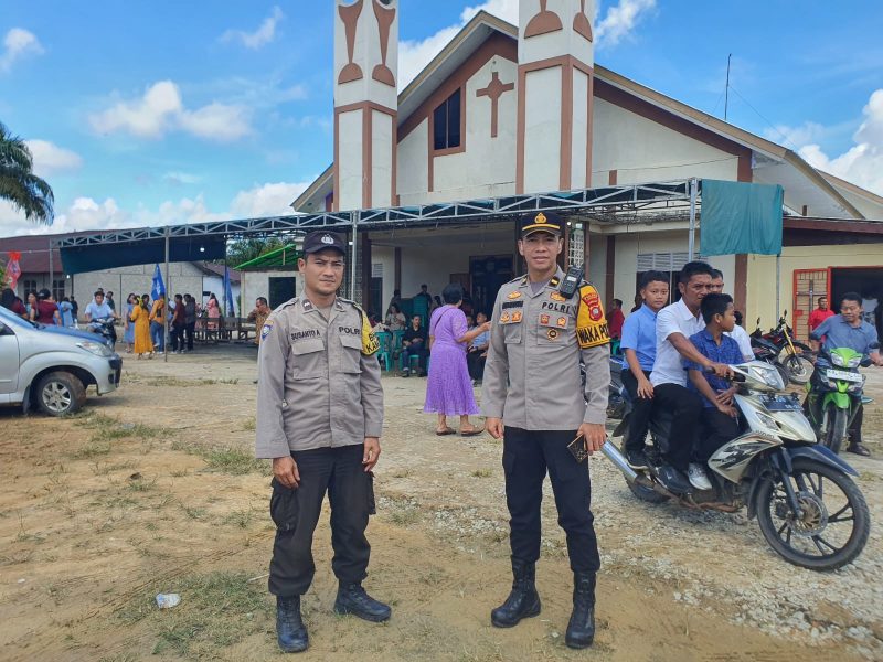 Aparat kepolisian memastikan pelaksanaan ibadah Natal Tahun 2025 di sejumlah gereja di Kecamatan Ngabang, Kabupaten Landak, berlangsung aman dan kondusif.