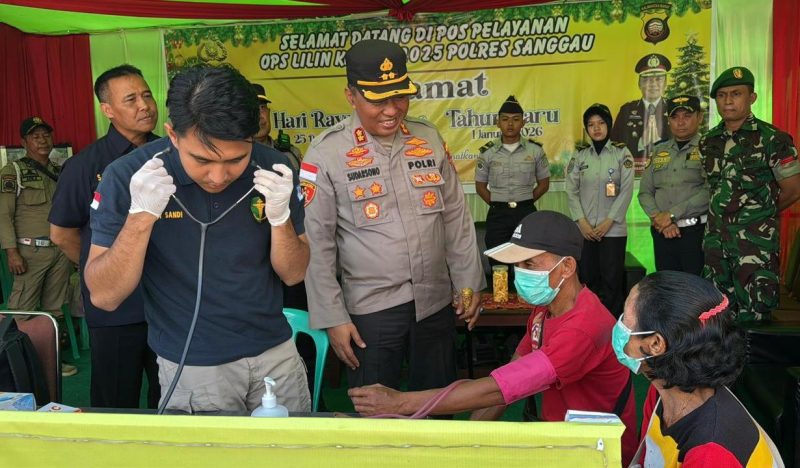 Kapolres Sanggau AKBP Sudarsono, S.I.K., M.Si., melakukan peninjauan langsung ke Pos Pelayanan Pujasera yang berlokasi di Kecamatan Kapuas