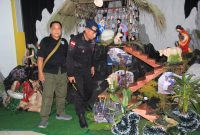 Satuan Brimob Polda Kalbar melakukan pengamanan ketat serta sterilisasi di berbagai titik rumah ibadah di wilayah Kota Pontianak dan Kabupaten Kubu Raya.