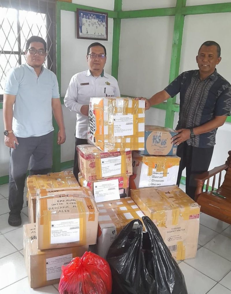 Ikatan Persaudaraan Haji Indonesia (IPHI) Ketapang menyalurkan bantuan berupa 20 koli pakaian pantas dari para anggotanya untuk para korban banjir di Provinsi Aceh, Sumatera Utara, dan Sumatera Barat.