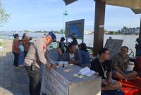 Sub Satgas Polair yang tergabung dalam Operasi Lilin Kapuas 2025 meningkatkan intensitas pengamanan di sejumlah dermaga