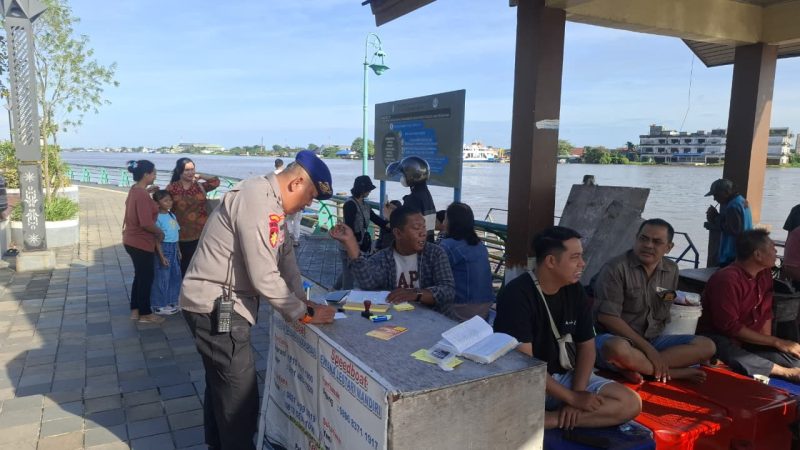 Sub Satgas Polair yang tergabung dalam Operasi Lilin Kapuas 2025 meningkatkan intensitas pengamanan di sejumlah dermaga