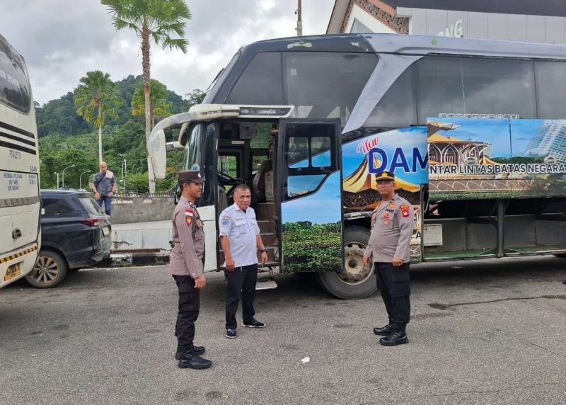 Kepolisian Sektor Entikong meningkatkan Kegiatan Rutin Yang Ditingkatkan (KRYD) dalam rangka Operasi Lilin Kapuas 2025 guna memastikan keamanan dan kelancaran setelah liburan Tahun baru 2026