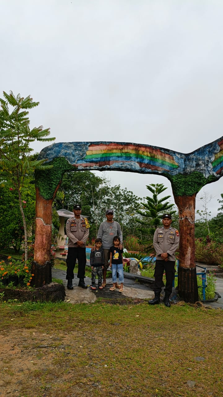 ‎Personil Polres Melawi terus melakukan patroli rutin di sejumlah tempat wisata yang ramai dikunjungi wisatawan dan tempat-tempat lain yang menjadi favorit masyarakat