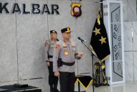 Irjen Pol Dr. Pipit Rismanto, S.I.K., M.H., memimpin langsung upacara Serah Terima Jabatan (Sertijab) sejumlah Pejabat Utama (PJU) dan Kapolres jajaran di lingkungan Polda Kalbar.