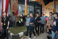 Kapolda Kalimantan Barat, Irjen Pol Dr. Pipit Rismanto, S.I.K., M.H., hadir meninjau deretan stan UMKM dengan didampingi Ketua Bhayangkari Daerah Kalbar serta para Pejabat Utama (PJU) Polda Kalbar.