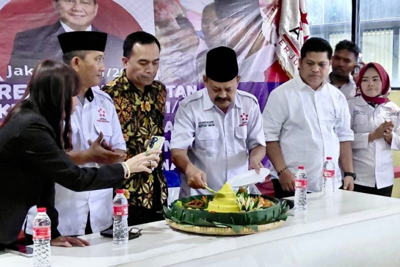 Harlah APKLi-P Ke-33 ini dimeriahkan dengan acara potong tumpeng nusantara dan doa bersama keselamatan Indonesia, dan dihadiri sejumlah pengurus dan tamu undangan.