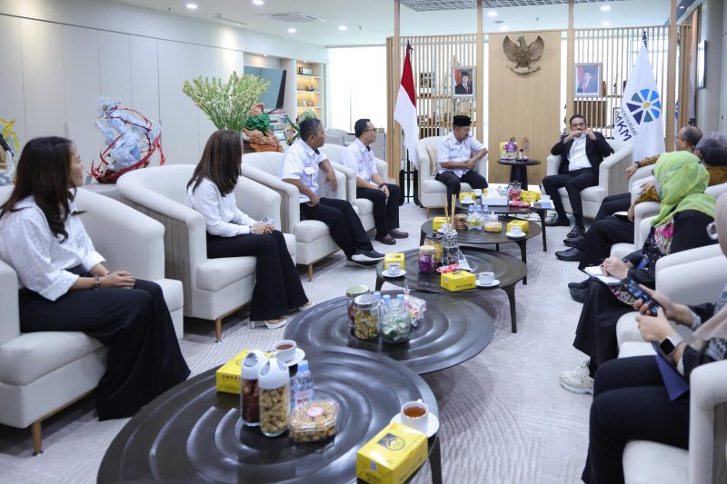 Asosiasi Pedagang Kaki Lima Indonesia Perjuangan (APKLI-P) Bersama Menteri UMKM RI Maman Abdurrahman dalam pertemuan dikantor Kementerian UMKM Gedung Smesco Indonesia
