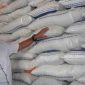 Pemimpin Perum Bulog Kalbar, Rasiwan menunjukkan stok beras di Gudang Bulog, Jalan Adisucipto, Kubu Raya, Kalbar, Senin (2/2/2026).