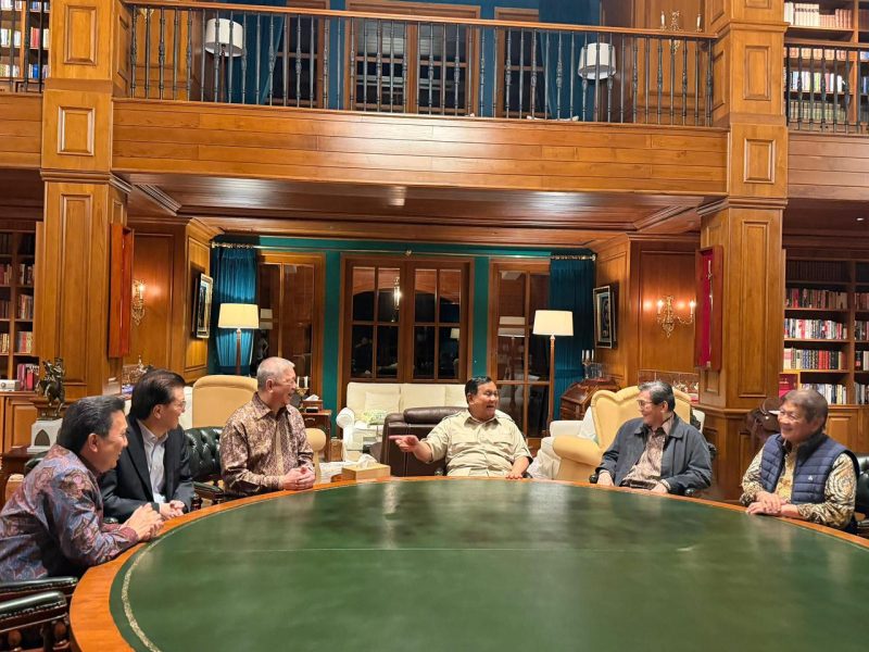 ‎Prabowo Subianto Menerima audiensi dan silahturahmi dari lima pengusaha nasional di Padepokan Garudayaksa, Hambalang, Bogor.