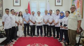 Pramono Anung Wibowo menerima audiensi pengurus Asosiasi Pedagang Kaki Lima Indonesia Perjuangan (APKLI-P)