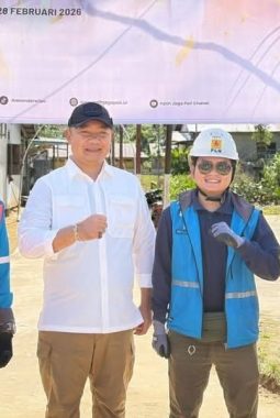 ‎Bupati Ketapang Awali Pembangunan Listrik di Tanjung Lambai, Warga Sambut dengan Prosesi Adat