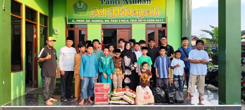 Alumni siswa-siswi Mint Bawamai tahun 1996 melaksanakan acara memberikan santun ke salah satu panti asuhan Al-Hidayah kota Pontianak.18/3/2026.