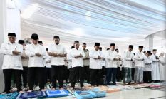 ‎Presiden Prabowo Subianto Salat Idulfitri di Masjid Darussalam, Serahkan Bantuan untuk Warga Hunian Sementara tara  ‎