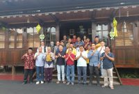 Bupati Sintang Gregorius Herkulanus Bala saat mengumpulkan sejumlah organisasi kemasyarakatan di Pendopo Bupati Sintang pada Minggu malam, 29 Maret 2026.