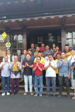 Bupati Sintang Gregorius Herkulanus Bala Himbau Aksi Massa di PN Sintang Berjalan Damai