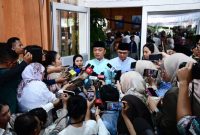 Menteri Sekretaris Negara Prasetyo Hadi menyampaikan keterangan persnya di kompleks Istana Kepresidenan, Jakarta, pada Sabtu, 21 Maret 2026. Foto: BPMI Setpres