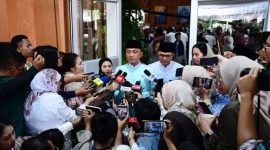 Menteri Sekretaris Negara Prasetyo Hadi menyampaikan keterangan persnya di kompleks Istana Kepresidenan, Jakarta, pada Sabtu, 21 Maret 2026. Foto: BPMI Setpres