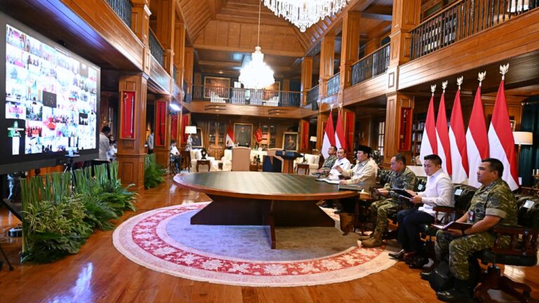 ‎Presiden Prabowo Subianto meresmikan 218 jembatan di berbagai wilayah di Indonesia yang digelar secara hybrid melalui konferensi video dari kediaman pribadinya di Hambalang, Bogor, Jawa Barat, pada Senin, 9 Maret 2026. Foto: BPMI Setpres/Muchlis Jr