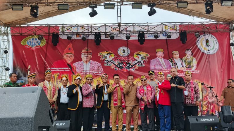 Pembukaan secara resmi acara  Naik dango ke-3 kota Pontianak yang di selenggarakan di rumah radakng kota Pontianak Kalimantan Barat pada 21 April 2026./ Foto Dede dan Aden ntvsatu.com