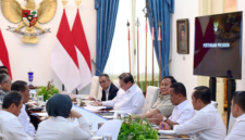 Presiden Prabowo Subianto memimpin rapat terbatas bersama sejumlah menteri Kabinet Merah Putih di Istana Merdeka, Jakarta, pada Selasa, 7 April 2026. Foto: BPMI Setpres/Muchlis Jr
