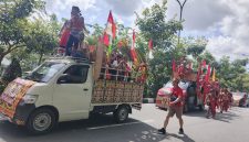 Karnaval Budaya yang memeriahkan awal kegiatan naik dango ke-3. (Sumber foto: Aden, Ntvsatu.com.)