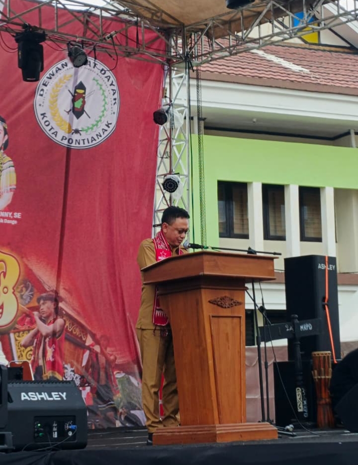 Walikota Kota Pontianak Edi Rusdi Kamtono Membuka acara naik dango ke-3 kota Pontianak di rumah radakng kota Pontianak tanggal 21 Maret 2026 / Foto: Dede dan Aden ntvSatuCom.com