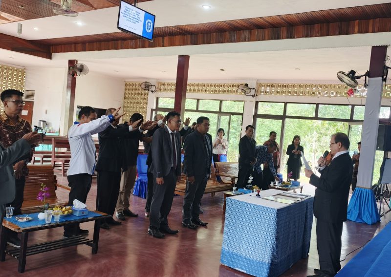 Proses pelantikan Sekretaris dan Anggota DPC PIKI Kab mempawah. (Foto: Aden dan Dede, NTVsatu.com)