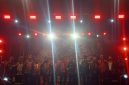 Tokoh adat dan panitia berdiri bersama di panggung utama pada malam penutupan Naik Dango ke-3 di Pontianak, dalam suasana meriah dan penuh kebersamaan.