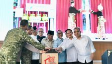 Presiden Prabowo Subianto memimpin peresmian operasional 1.061 Koperasi Desa/ Kelurahan Merah Putih (KDKMP) atau Kopdes Merah Putih yang dipusatkan di Nganjuk, Jatim, Sabtu (16/5/2026). Foto: BPMI Setpres/ Cahyo.